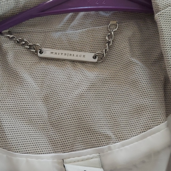 Blazer - Picture 3 of 3